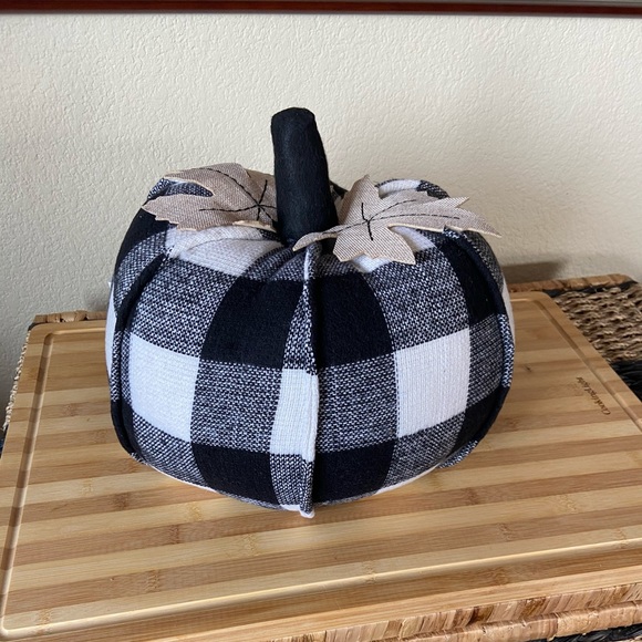 NEW 🖤 B&W Weighted Plaid Patterned Knit Farmhouse Decor Pumpkin - Picture 2 of 9